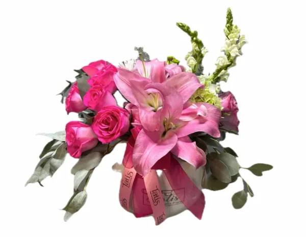 Jarrón combinado con rosas fiucha, rubina y follajes finos